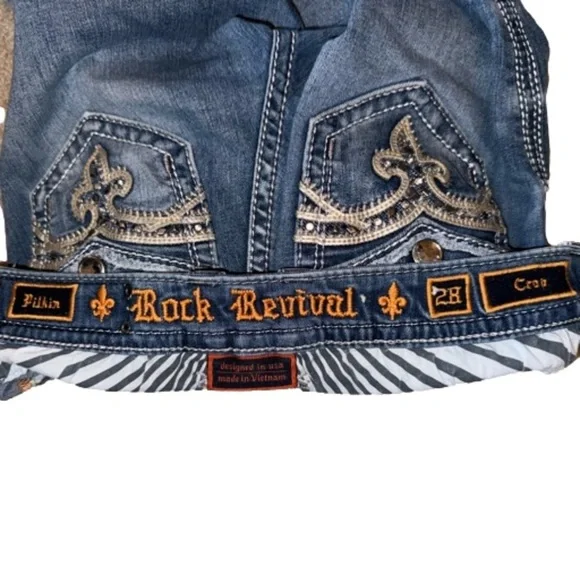 Women’s Rock Revival Jeans 💕💕 - Picture 4 of 4
